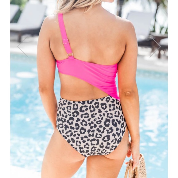 🎉 HP 🎉 One Shoulder Animal Print Swimsuit - Picture 4 of 13